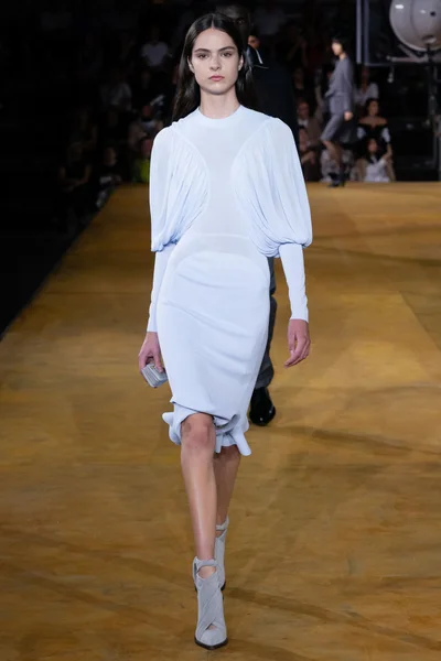 Look 32